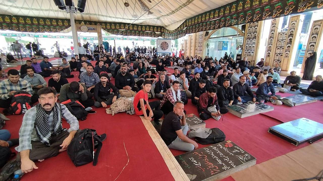 تجدید میثاق زائران کربلای معلا با سردار دل‌ها+ فیلم و عکس