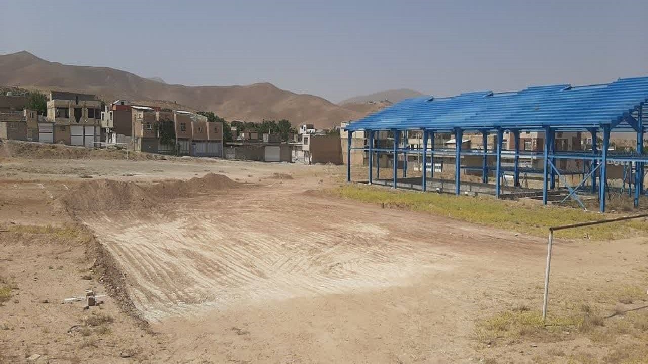 آغاز عملیات احداث زمین چمن مصنوعی سورشجان