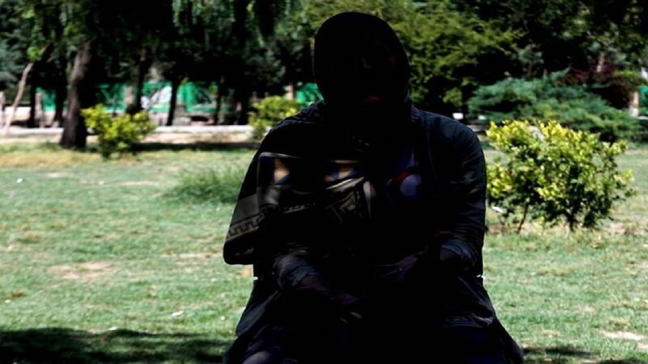 گریز دختر نوجوان از باغ وحشت