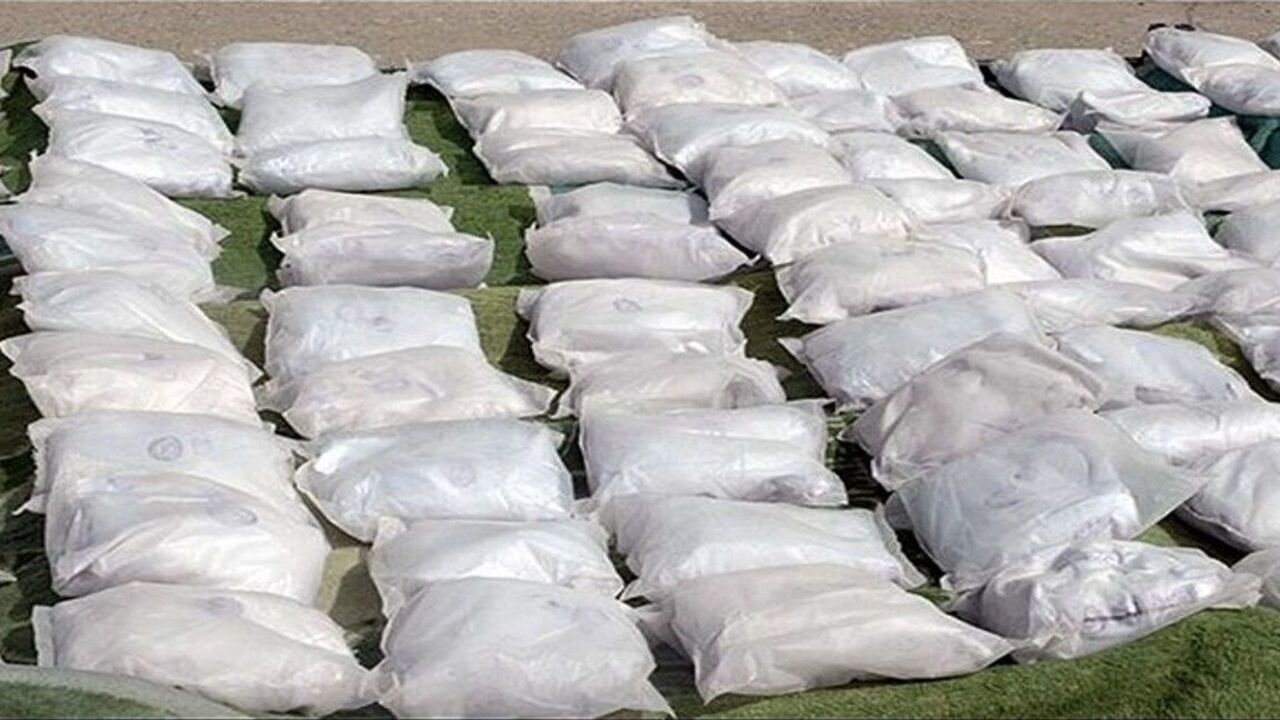 ۹ و نیم کیلوگرم ماده مخدر شیشه در بجستان کشف شد