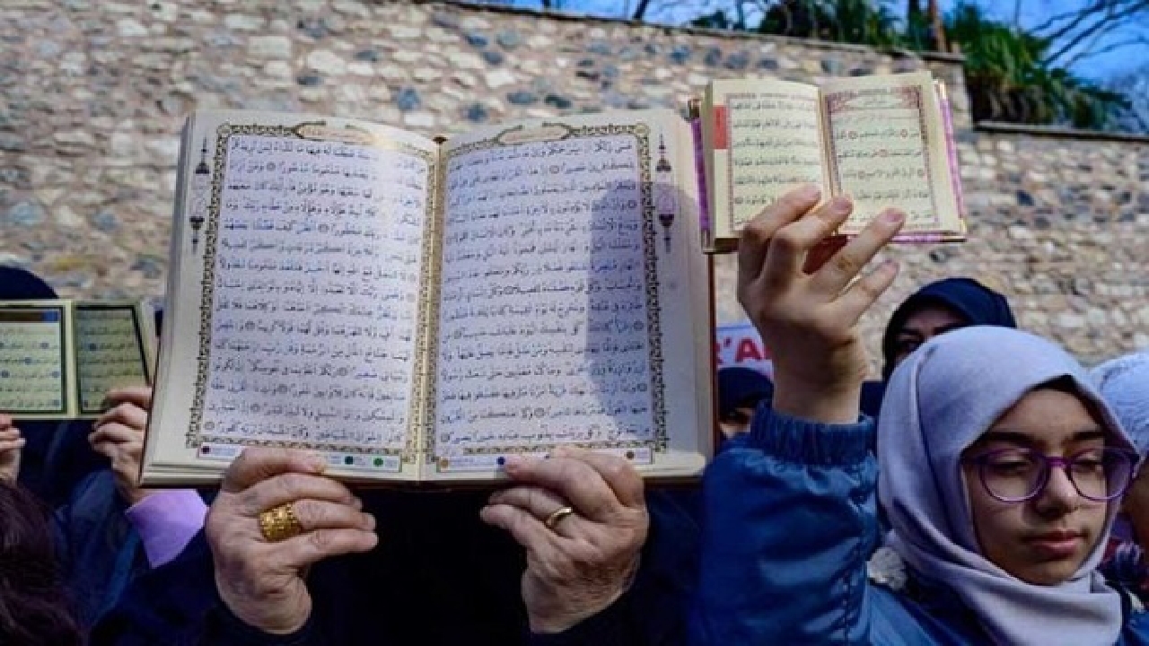 برگزاری محفل انس با قرآن در مقابل سفارت سوئد با حضور هیات‌های دانش آموزی