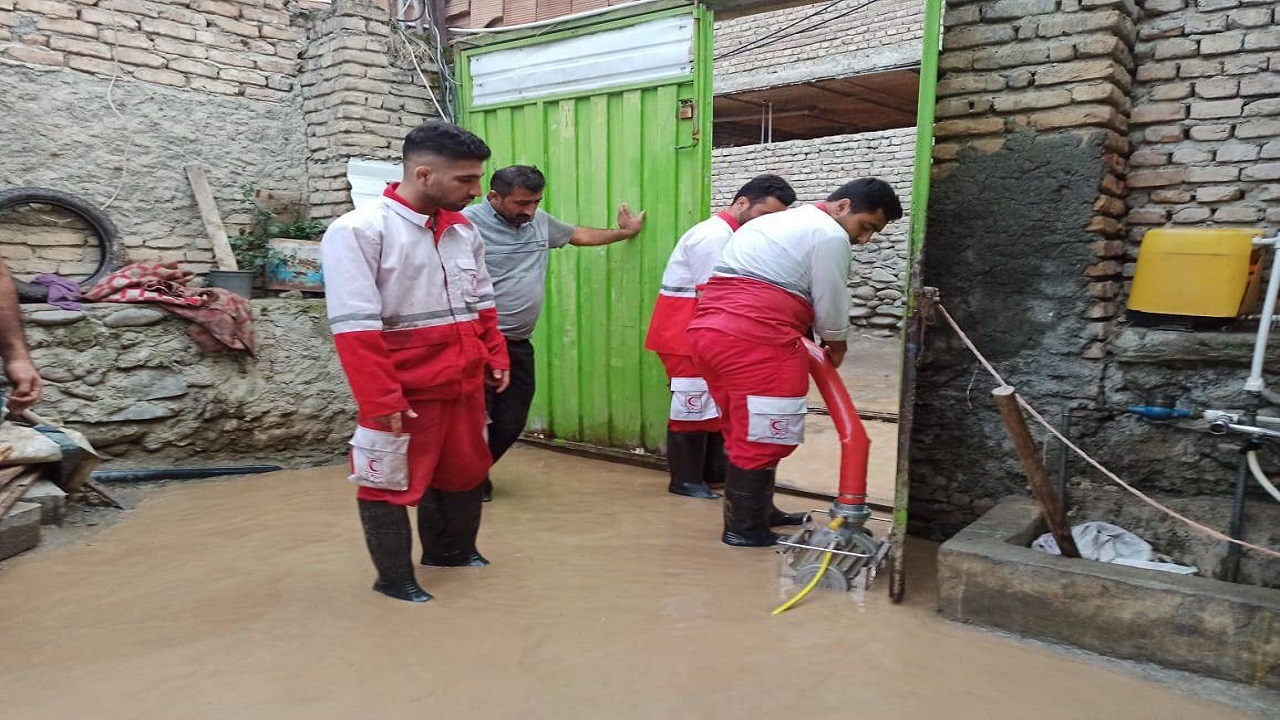 ادامه عملیات امدادرسانی در مناطق متاثر از آبگرفتگی استان گلستان
