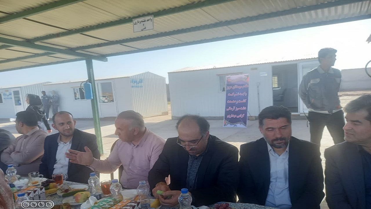 بازدید استاندار قزوین از یک واحد کشت و صنعت