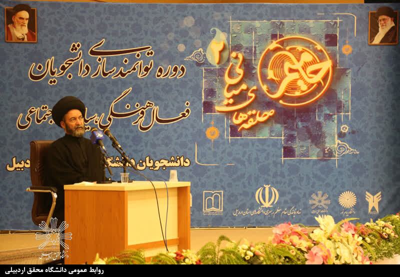ایده تبدیل علم به ثروت اصلی‌ترین راه پیشرفت کشور است/ دانشجوی آرمانی باید از لحاظ علمی توانمند باشد