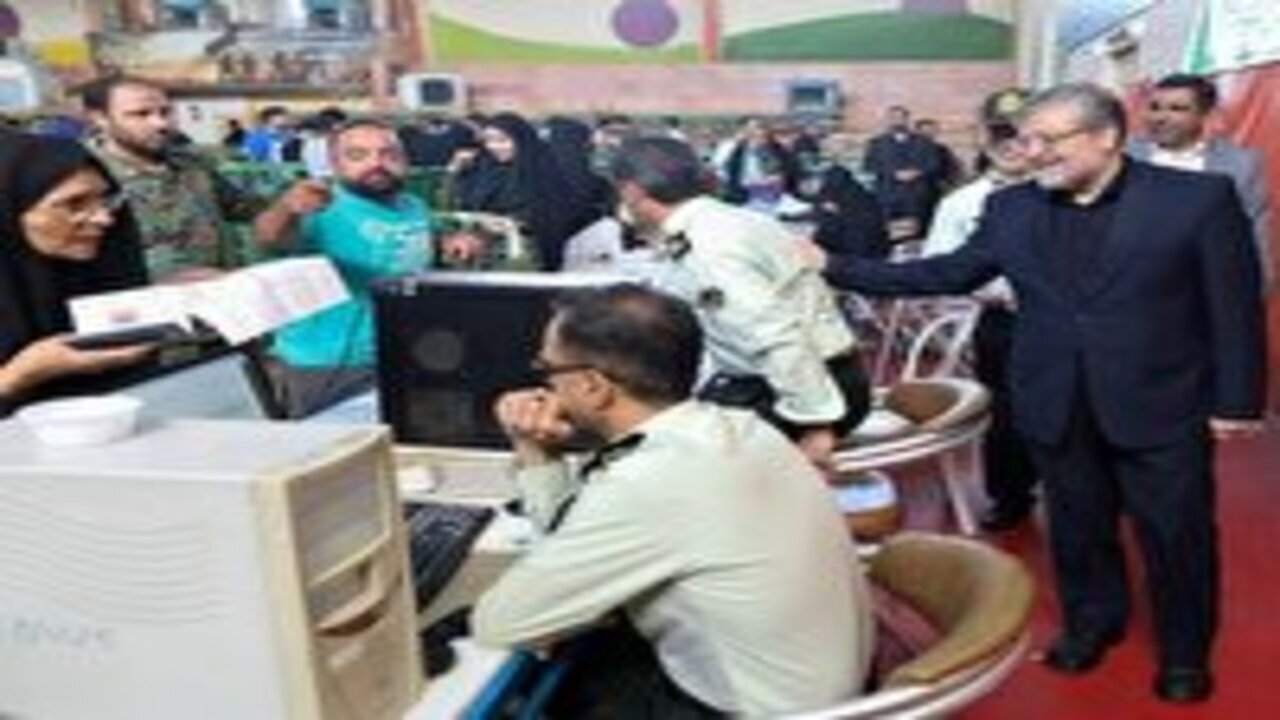 بازدید شهردار مشهد از فرآیند صدور گذرنامه زائران اربعین