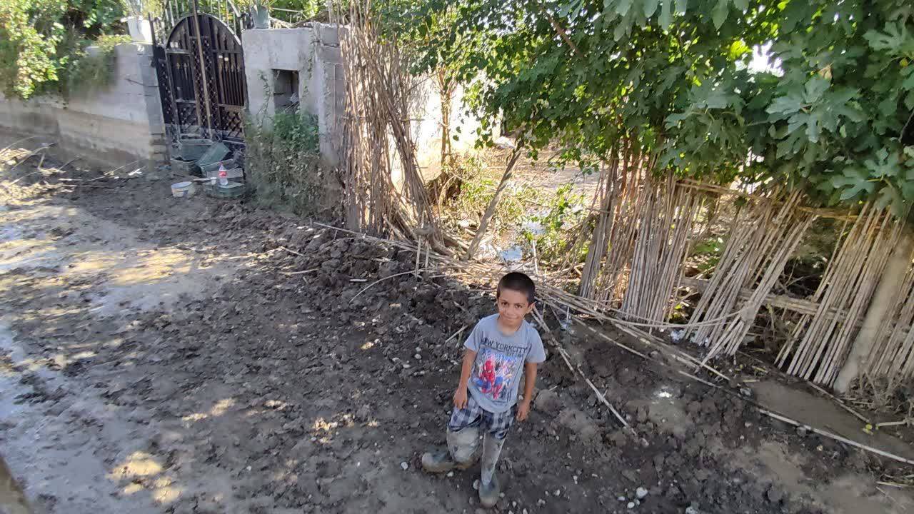 کودک در سیل