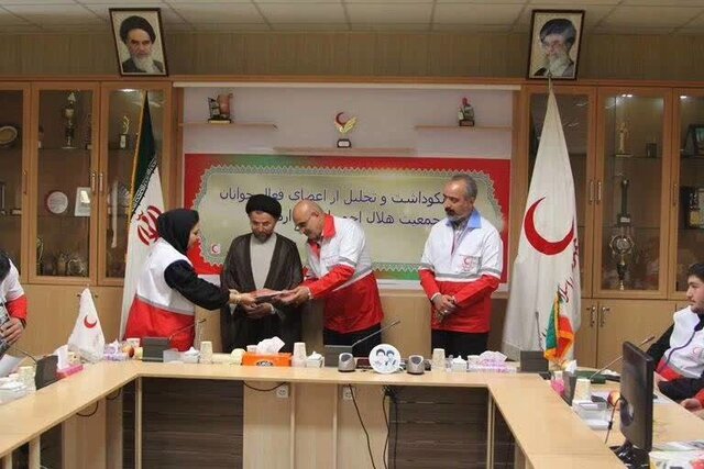 تجلیل از جوانان برتر جمعیت هلال احمر استان اردبیل