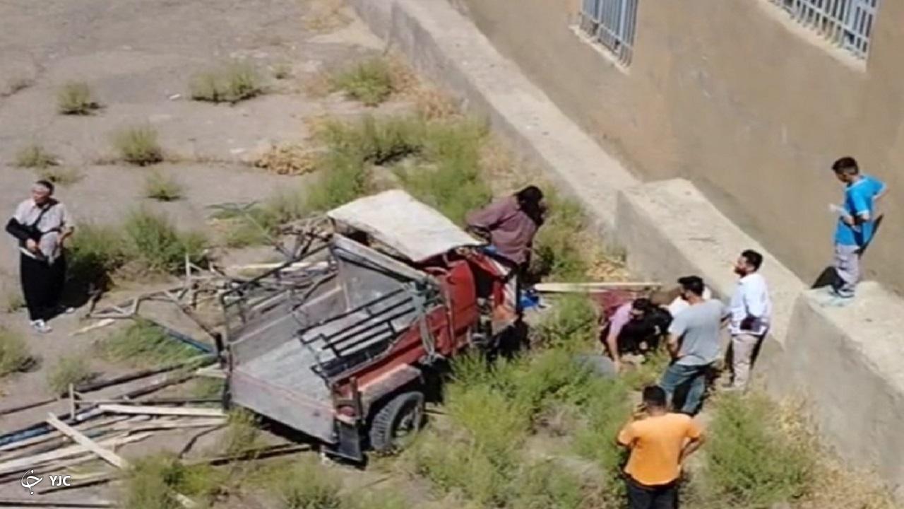 سقوط سه‌چرخه بە حیاط مدرسە در مهاباد ۲ کشتە برجای گذاشت