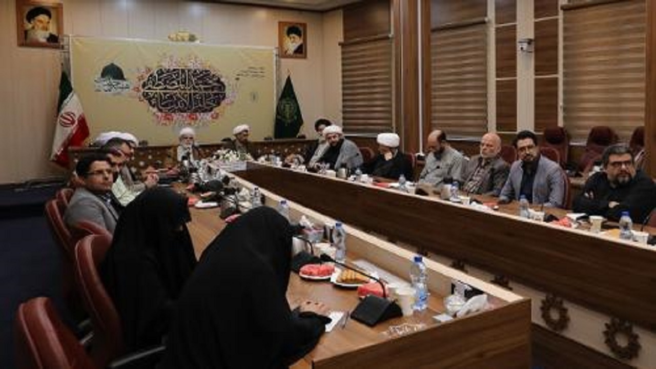 راهپیمایان اربعین؛ قرآن در دست بگیرند