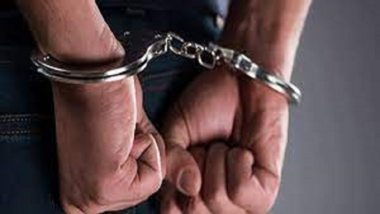 اوباش شناخته شده منطقه حصارک دستگیر شد 
