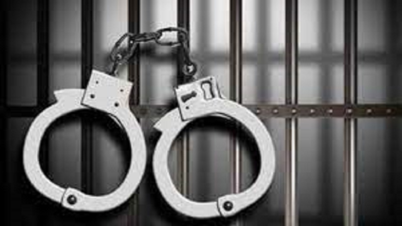 دستبند پلیس، نقطه پایان سارقان موبایل قاپ کرج 