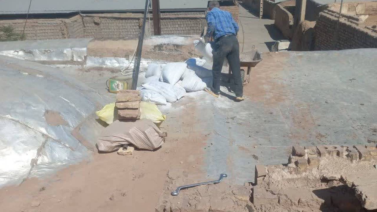 آغاز مرمت سقف بازار وکیل در زرند