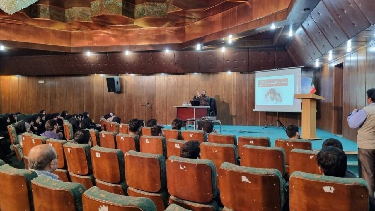 نخستین دوره تربیت مشاور نوجوان در مشهد