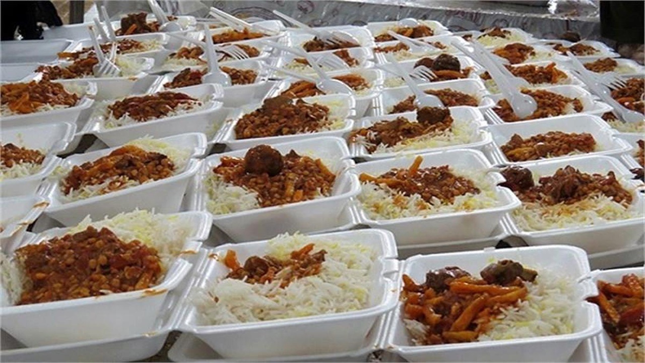 توزیع ۸ هزار پرس غذای گرم بین مددجویان سردشت