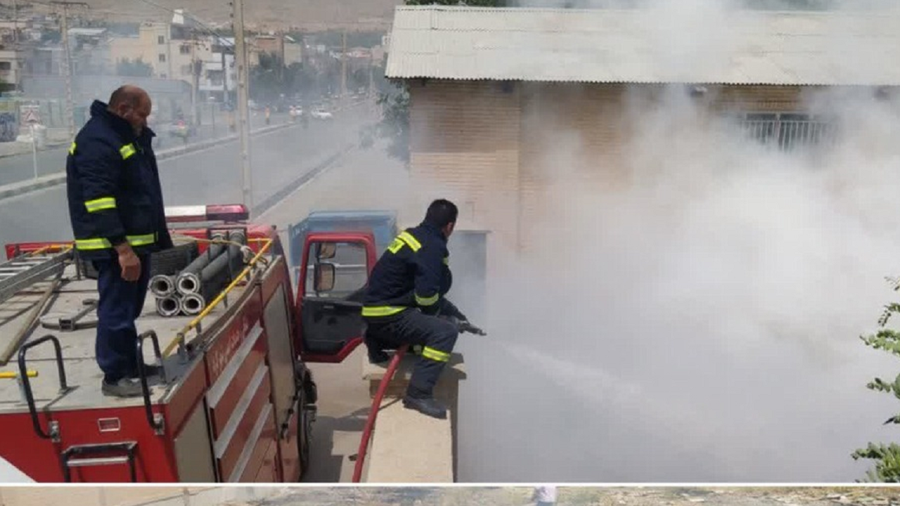 مهار آتش سوزی یک مجموعه آموزشی در شهرکرد