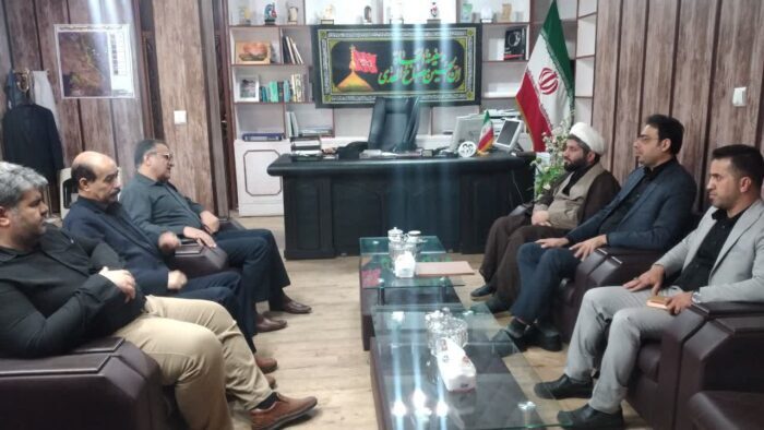 خدمت به شهداء باید در راس تمامی کار‌ها باشد