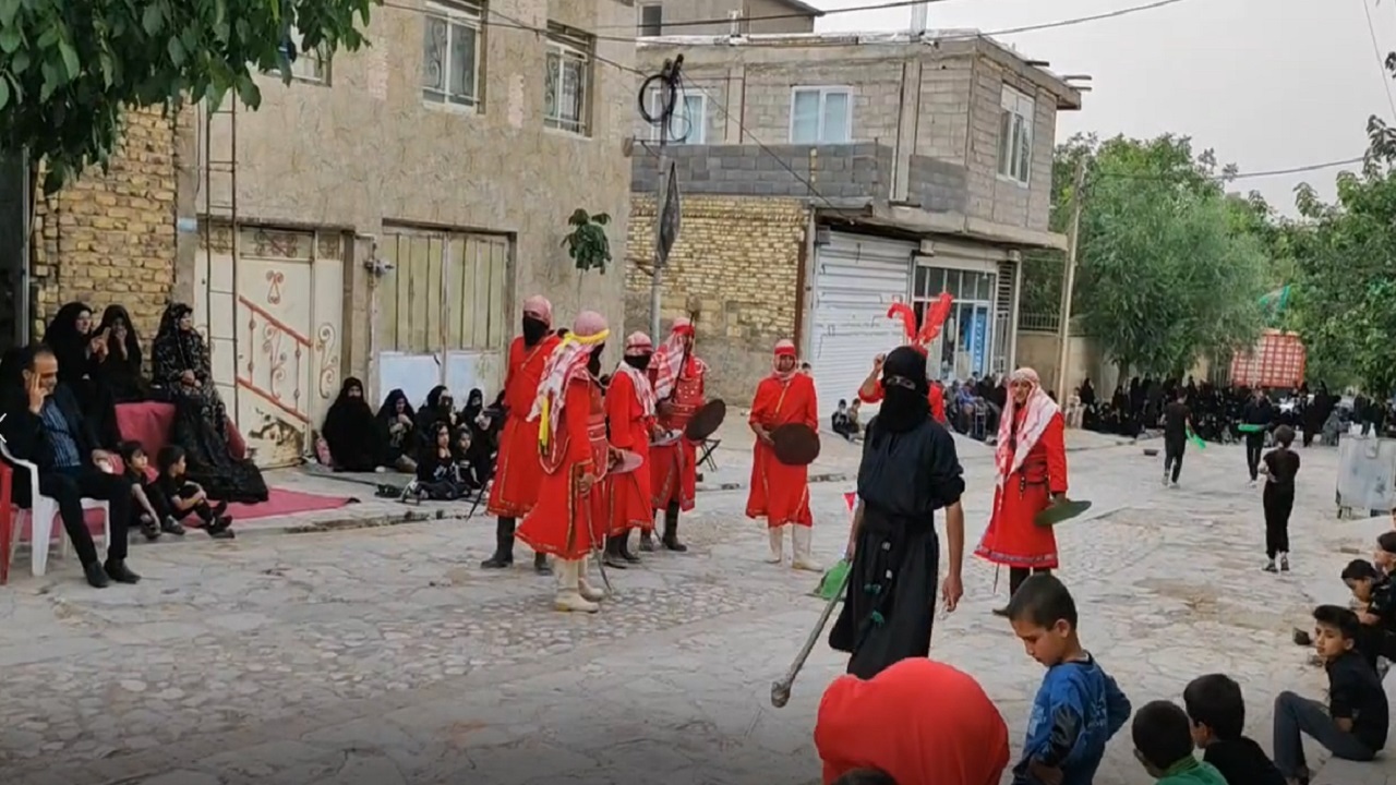 برگزاری تعزیه شهادت حضرت علی اکبر (ع) در روستای توآباد قزوین + فیلم