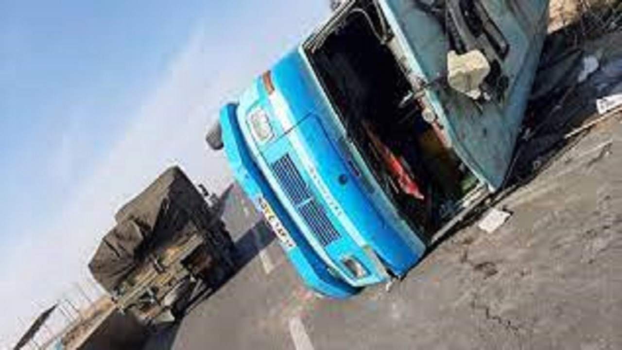 مصدومیت ۱۰ نفر بر اثر واژگونی مینی بوس در فریدون‌شهر اصفهان