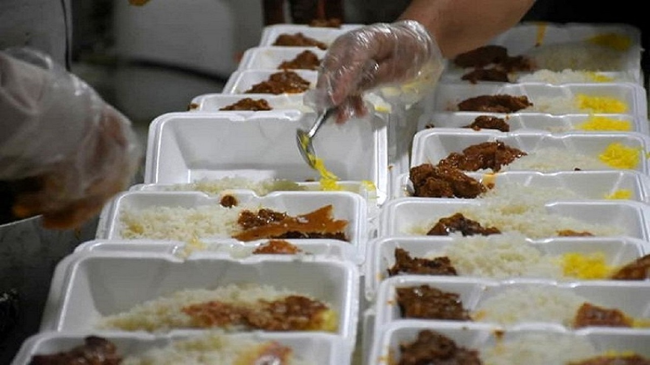 بیش از پنج هزار غذای گرم ویژه محرم در بین نیازمندان خراسان رضوی توزیع شد