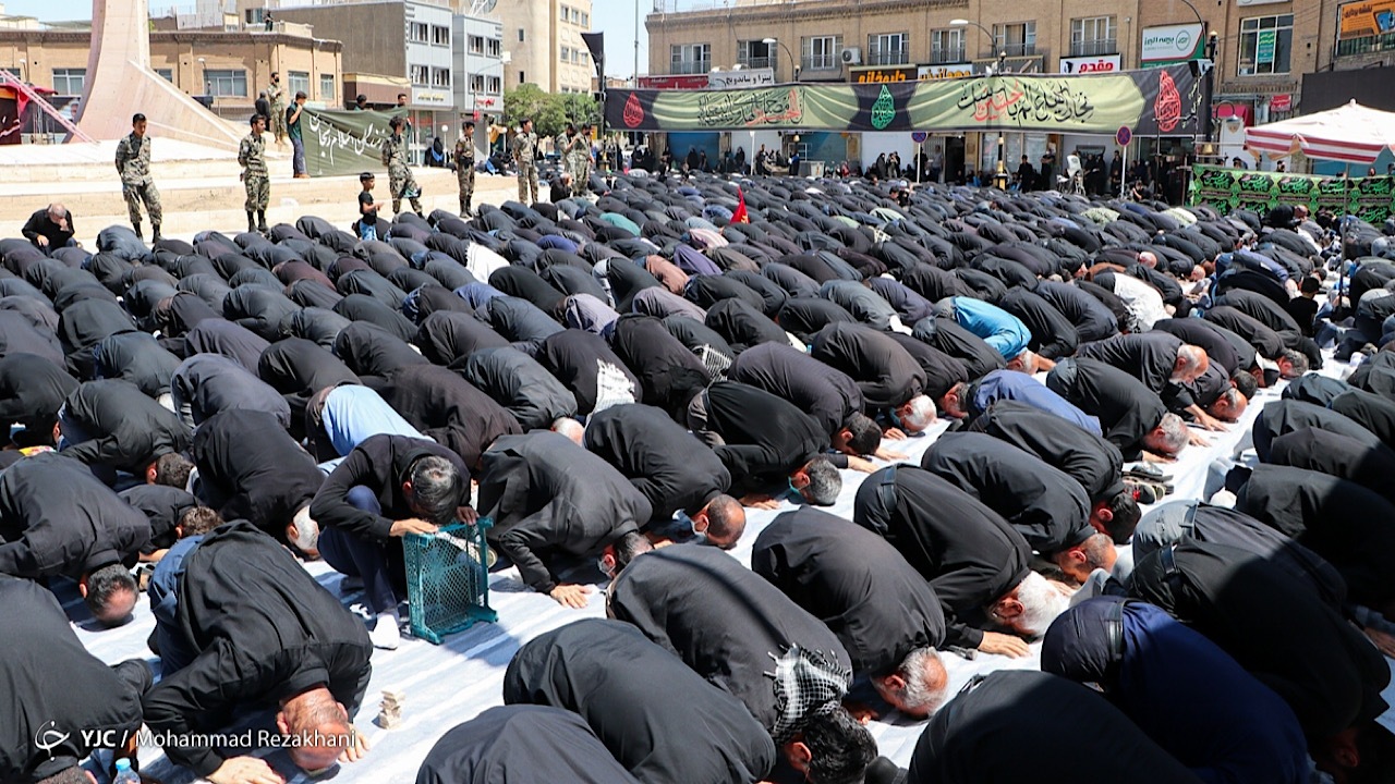 نماز ظهر تاسوعا در سراسر کشور اقامه شد+فیلم