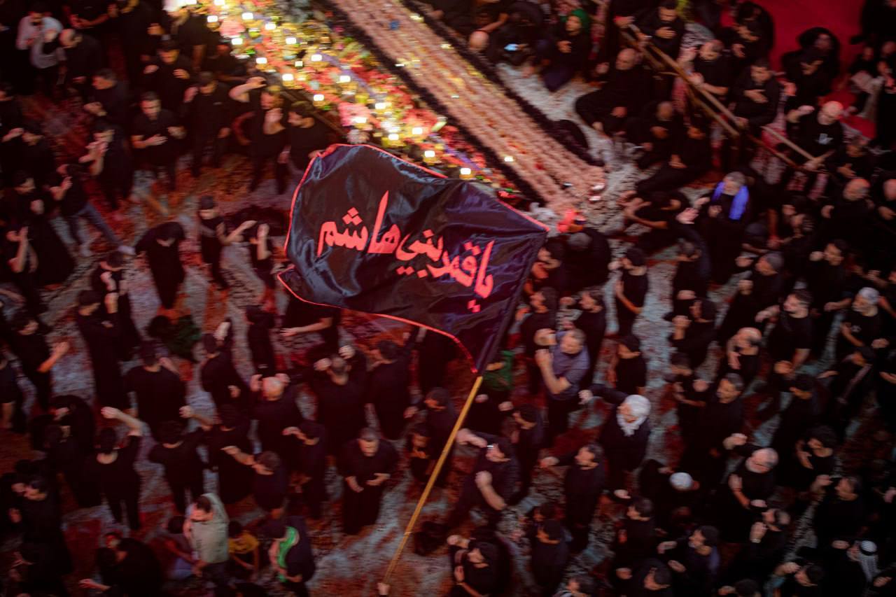 حرم امام حسین (ع) در شب عاشورا حرم امام حسین (ع) در شب عاشورا