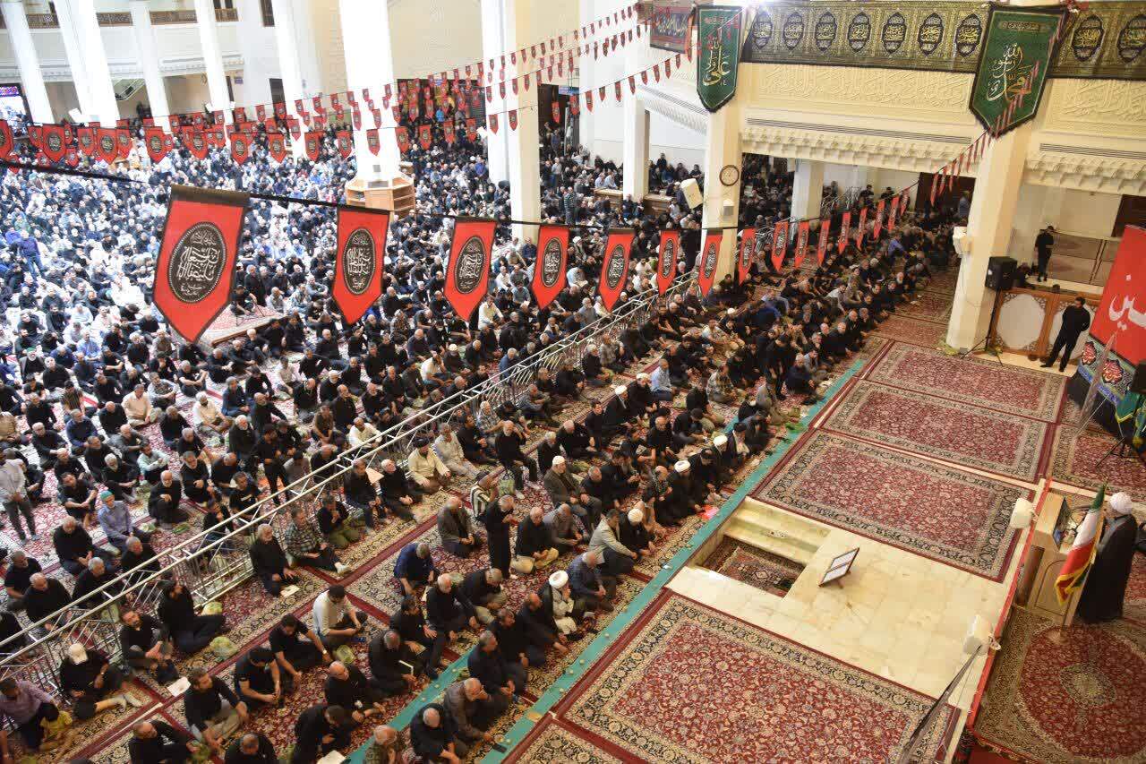 نماز ظهر عاشورا در حرم مطهر شاهچراغ (ع) اقامه شد + تصاویر
