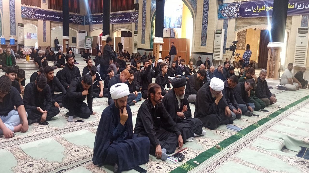 اقامه نماز ظهر عاشورا در آبادان و خرمشهر
