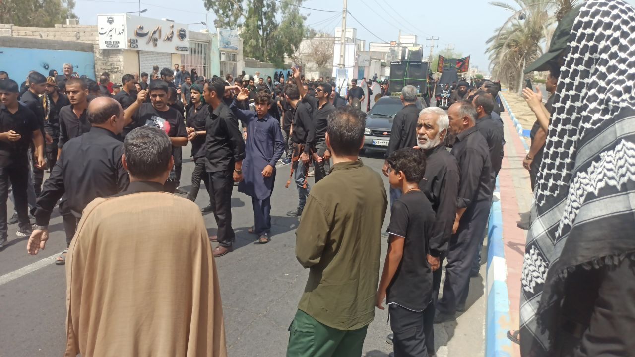 لبیک یا حسین در روز عاشورا در سیستان وبلوچستان طنین انداز شد/اقامه نماز ظهر عاشورا
