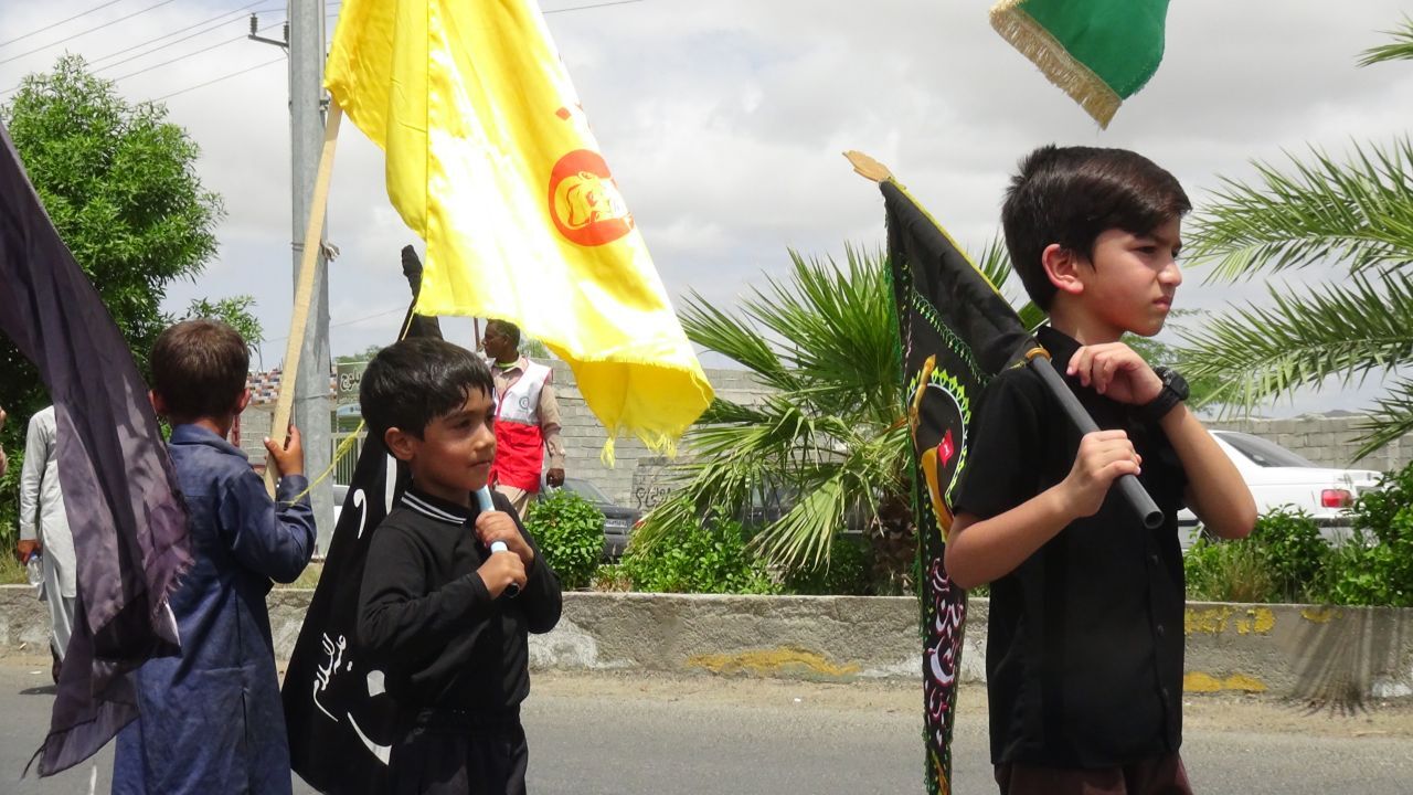 لبیک یا حسین در روز عاشورا در سیستان وبلوچستان طنین انداز شد/اقامه نماز ظهر عاشورا
