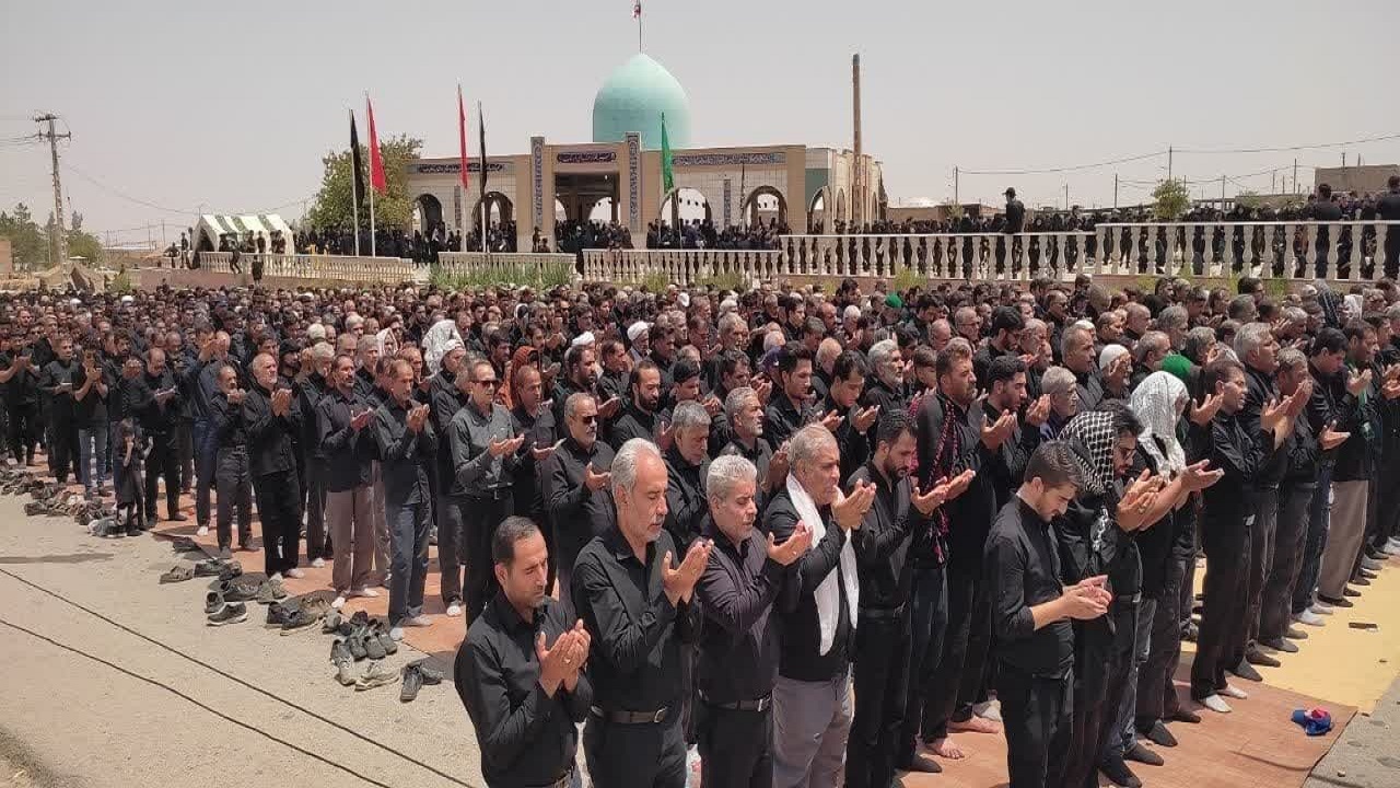 اقامه نماز جمعه عاشورایی + تصاویر