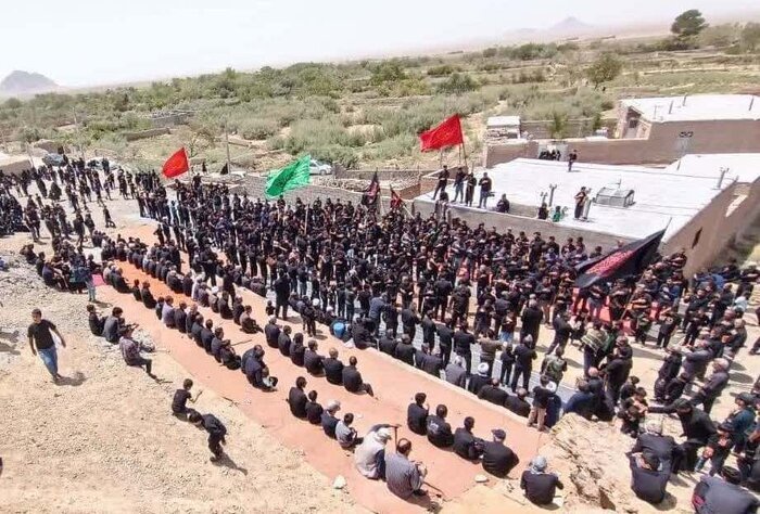 اقامه نماز جمعه عاشورایی + تصاویر