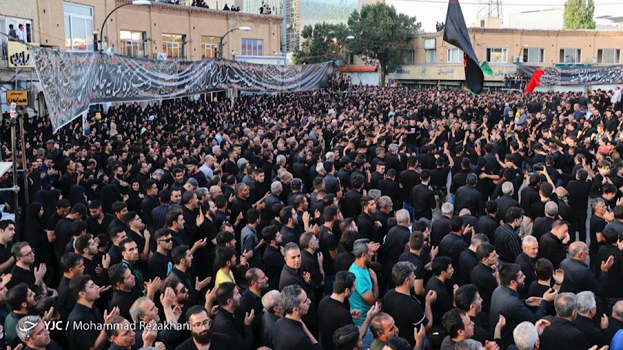 اقامه نماز جماعت روز عاشورا در قامت نماز جمعه برگ زرینی بر تاریخ عزاداری افزود