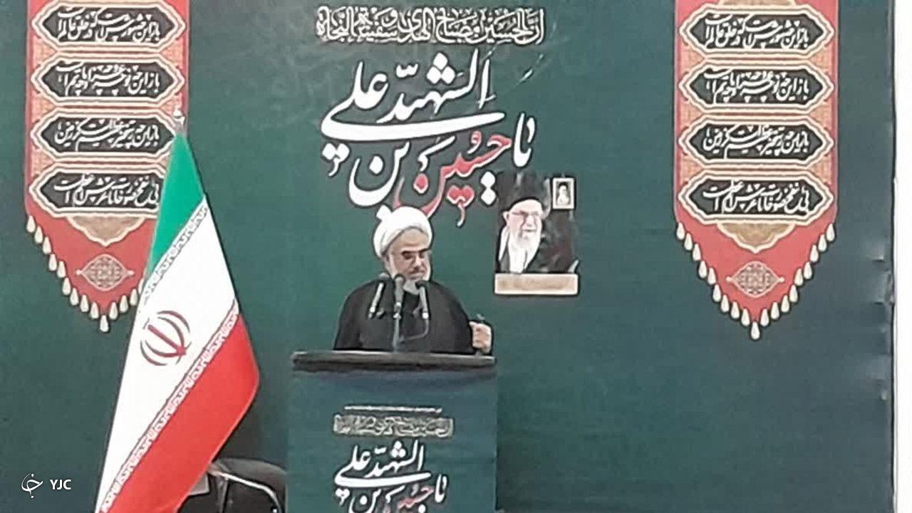 مکتب عاشورا همیشه زنده است