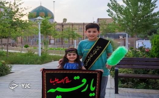 حضور چشمگیر دانش آموزان قمی در پویش&laquo;عکس و عَلَم&raquo; + تصاویر