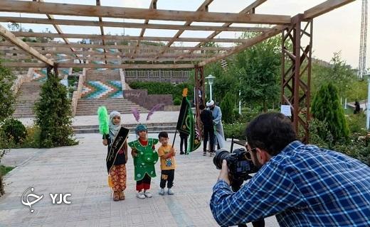 حضور چشمگیر دانش آموزان قمی در پویش&laquo;عکس و عَلَم&raquo; + تصاویر
