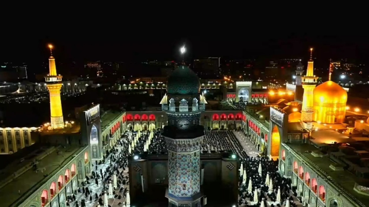 حرم مطهر رضوی غرق سوگ و ماتم در شام غریبان امام حسین علیه السلام