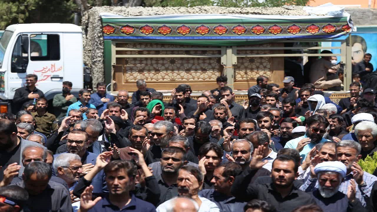 رونمایی از درب باب المهدی در یاسوج