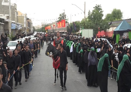 کاروان اسرای کربلا با استقبال گرم مردم تکاب وارد این شهرستان شد