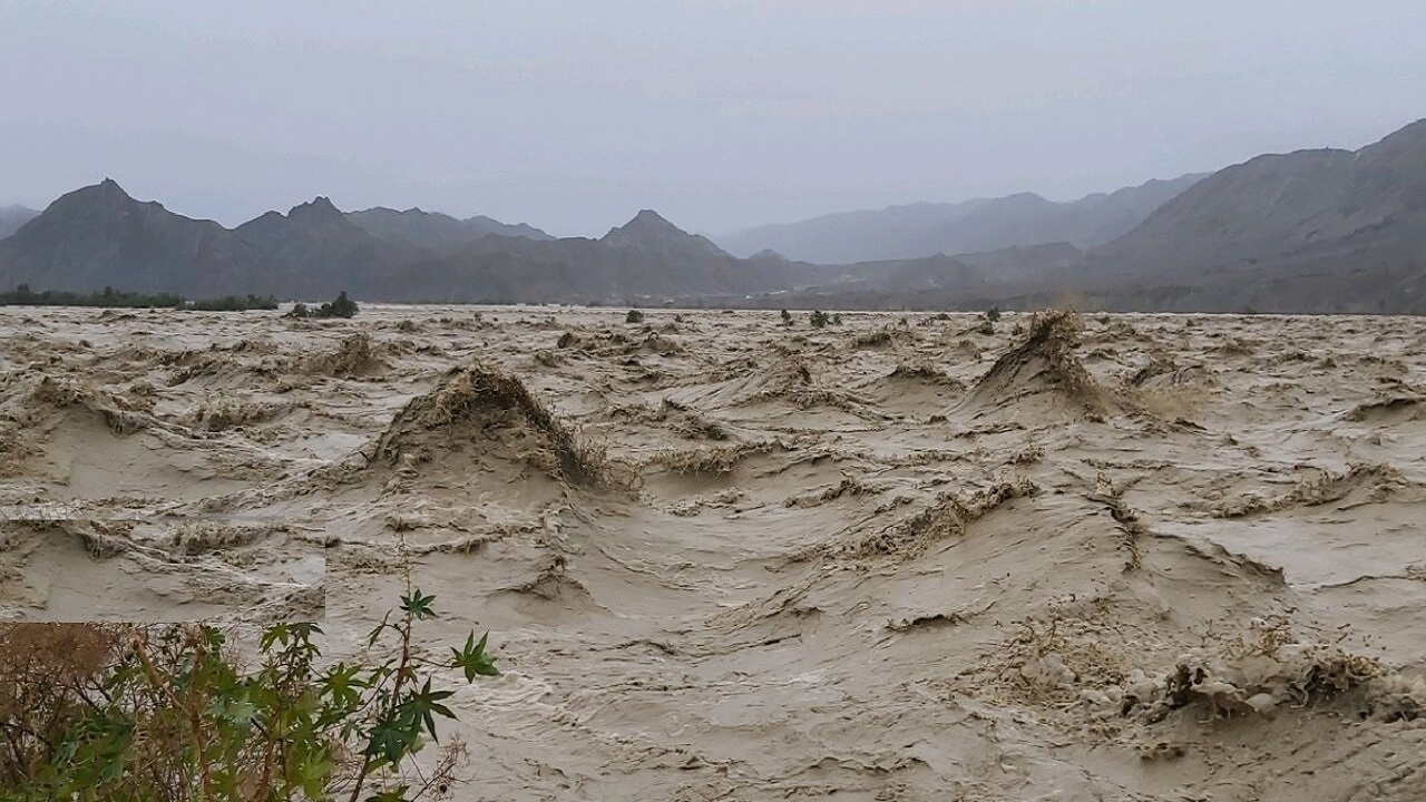 خسارت سیل به چندین منزل مسکونی در شهرستان لاشار/ پل بزرگ قصرقند مسدود شد