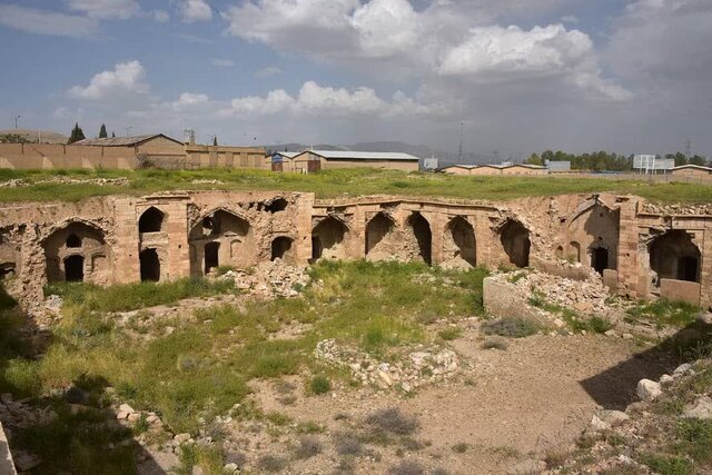 کاروانسرای چنارراهدار در سراشیبی نابودی
