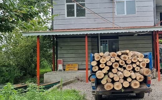 کشف بیش از ۳ تن چوب صنوبر قاچاق در صومعه سرا