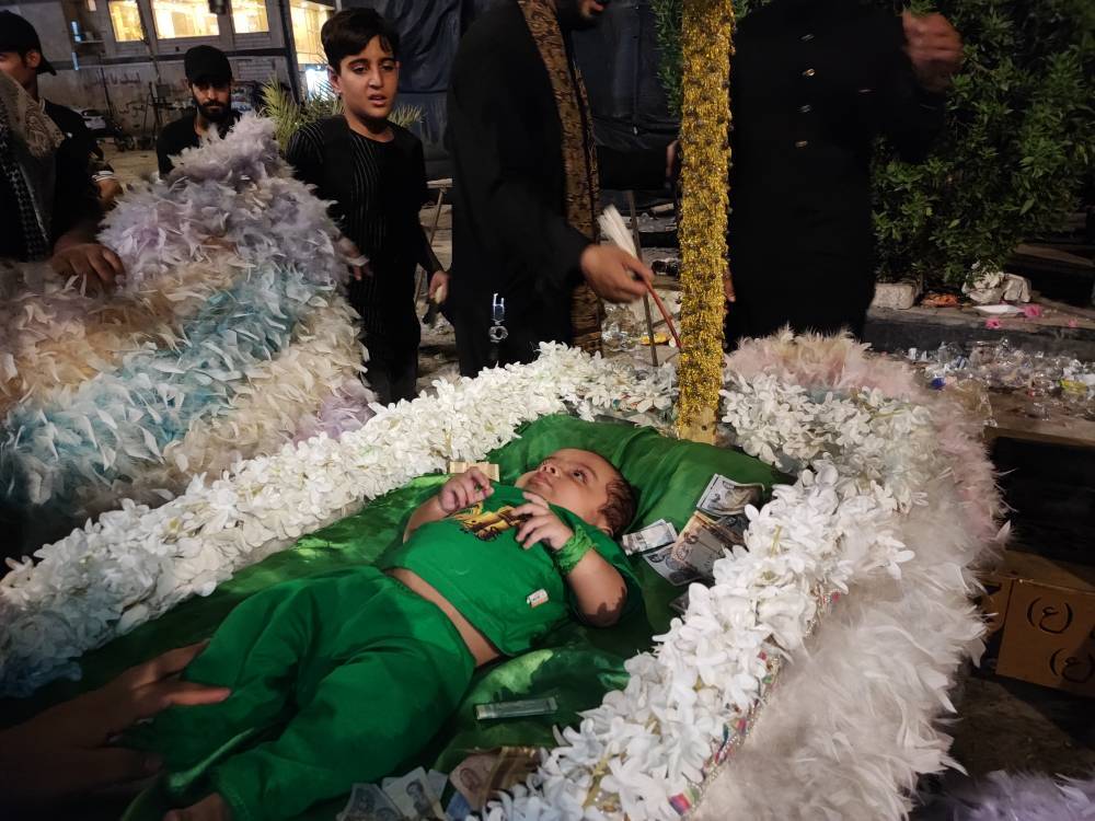کودک در روز عاشورا
