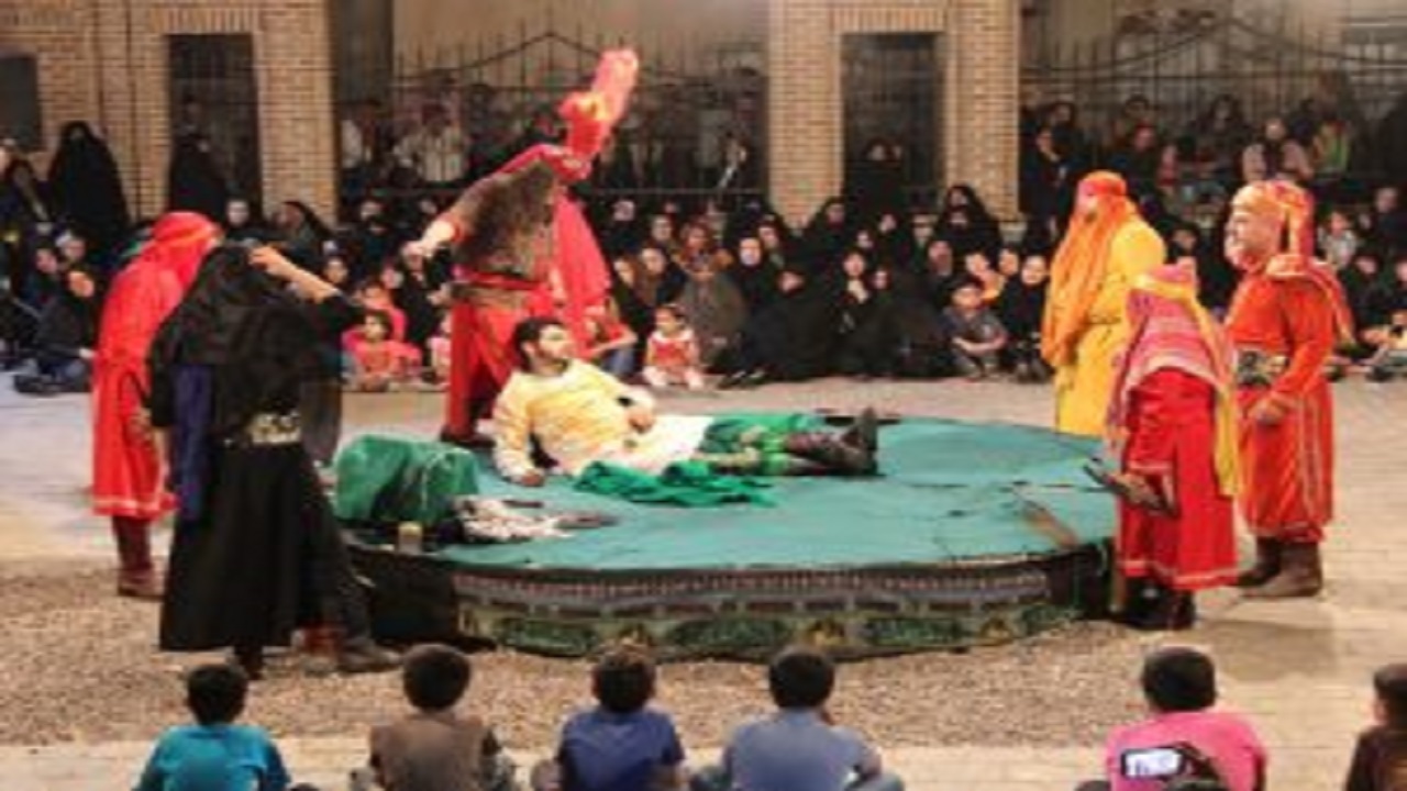 اجرای مراسم آیینی تعزیه‌خوانی در مجموعه دولتخانه صفوی قزوین