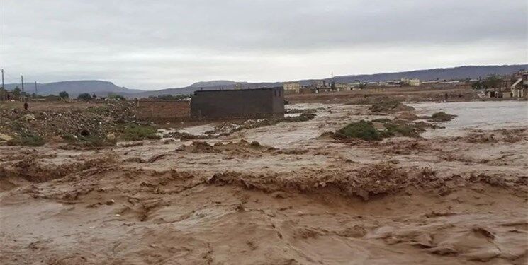بر اثر سیلاب برق ۱۳ روستای شهرستان جیرفت قطع شد