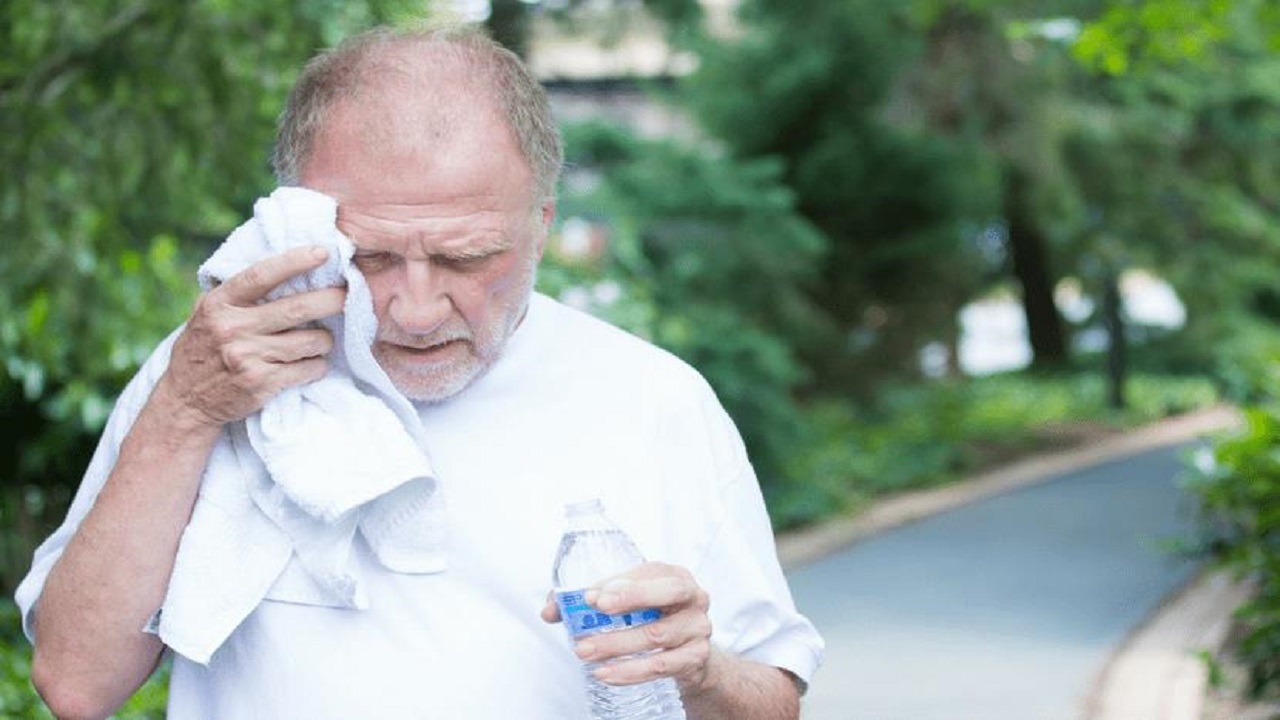 مراجعه به پزشک برای پرهیز از گرمازدگی در سالمندان ضروری است
