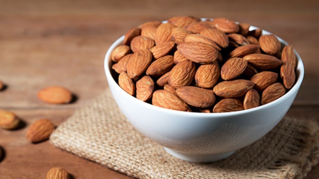 عوارض مصرف بیش از حد بادام؛ از یبوست تا ایجاد سنگ کلیه