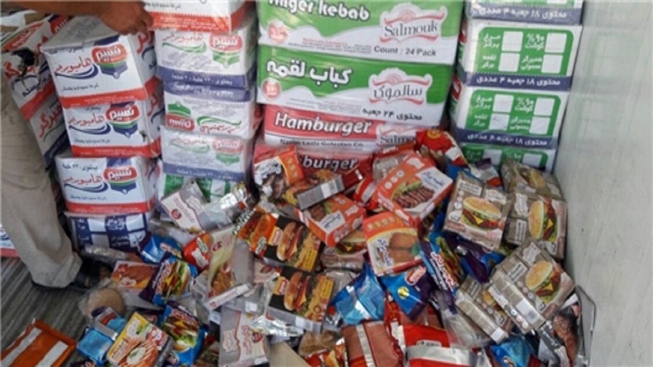 کشف ۸۸۰ کیلو موادغذایی فاسد از یک انبار در تویسرکان
