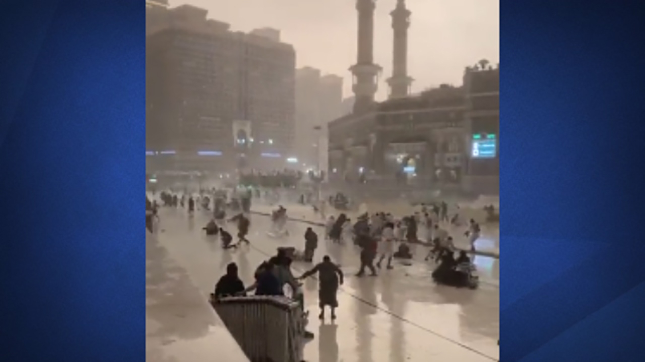 وزش باد و طوفان شدید در شهر مکه + فیلم
