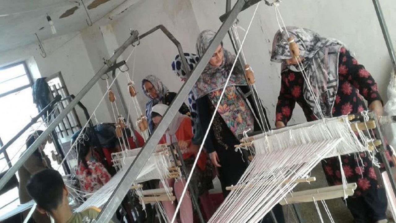 احیای رشته منسوخ شده فرت بافی در روستاهای فیروزه