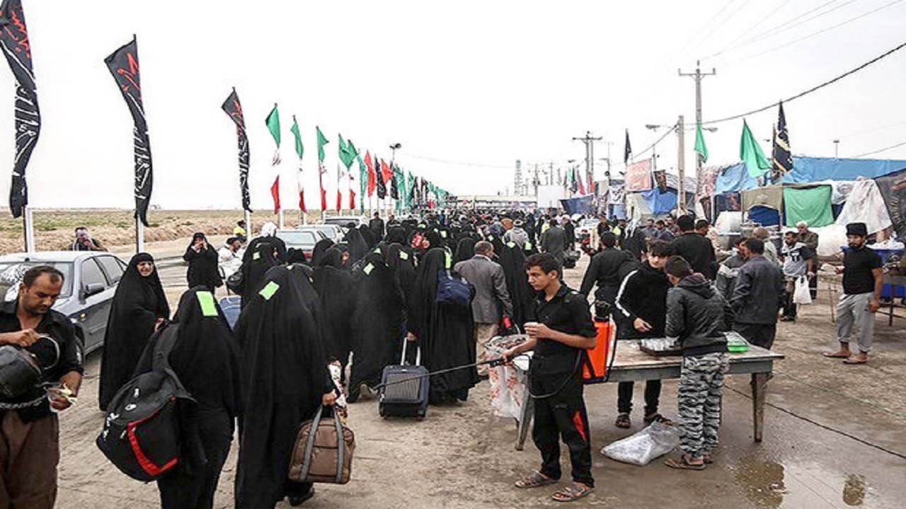 فیلمی از شور و اشتیاق زائران در یک کیلومتری حرم امام حسین (ع)